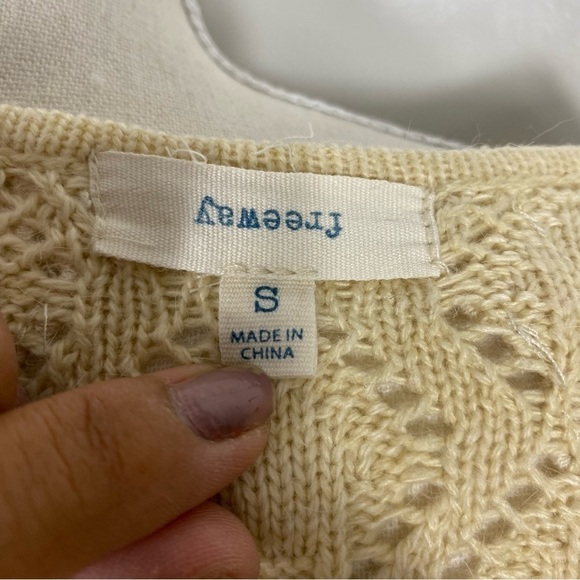 Anthropologie | Freeway angora/acrylic crochet & lace cardigan - Picture 7 of 9